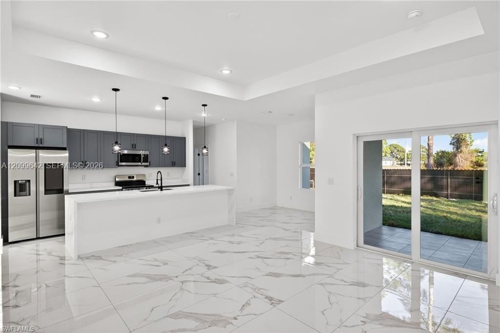 En Venta: $315,000 (4 camas, 2 baños, 1600 Pies cuadrados)