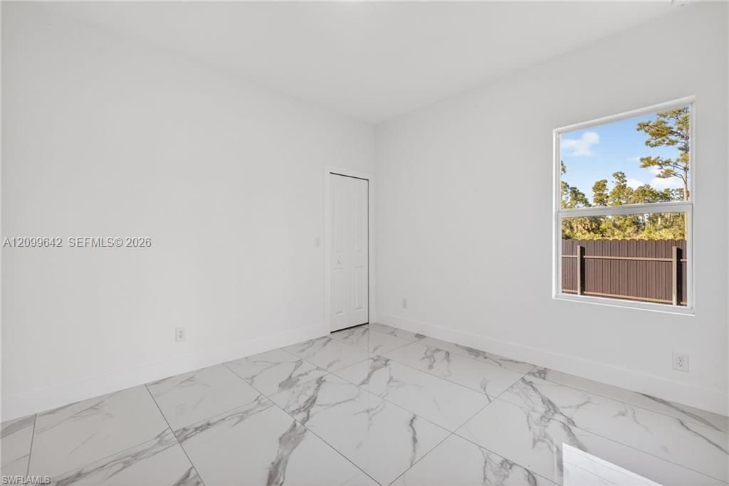 En Venta: $315,000 (4 camas, 2 baños, 1600 Pies cuadrados)