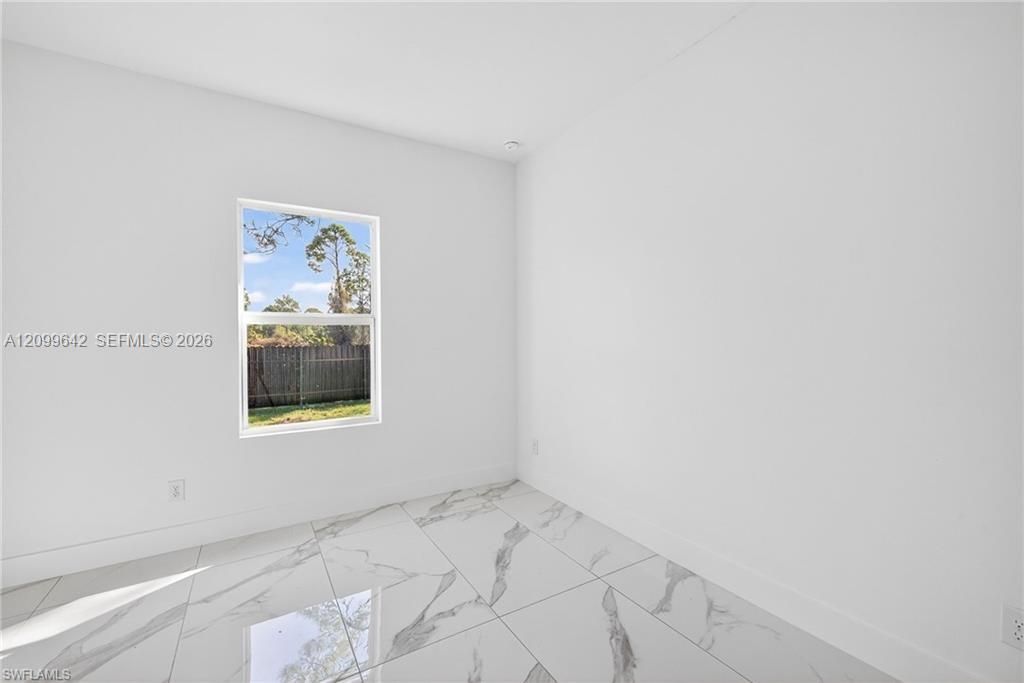 En Venta: $315,000 (4 camas, 2 baños, 1600 Pies cuadrados)