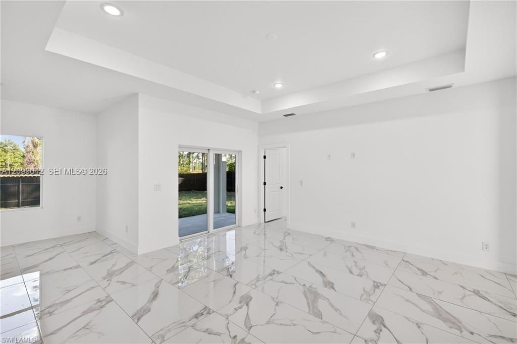 En Venta: $315,000 (4 camas, 2 baños, 1600 Pies cuadrados)