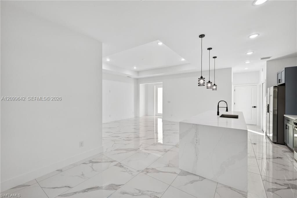 En Venta: $315,000 (4 camas, 2 baños, 1600 Pies cuadrados)