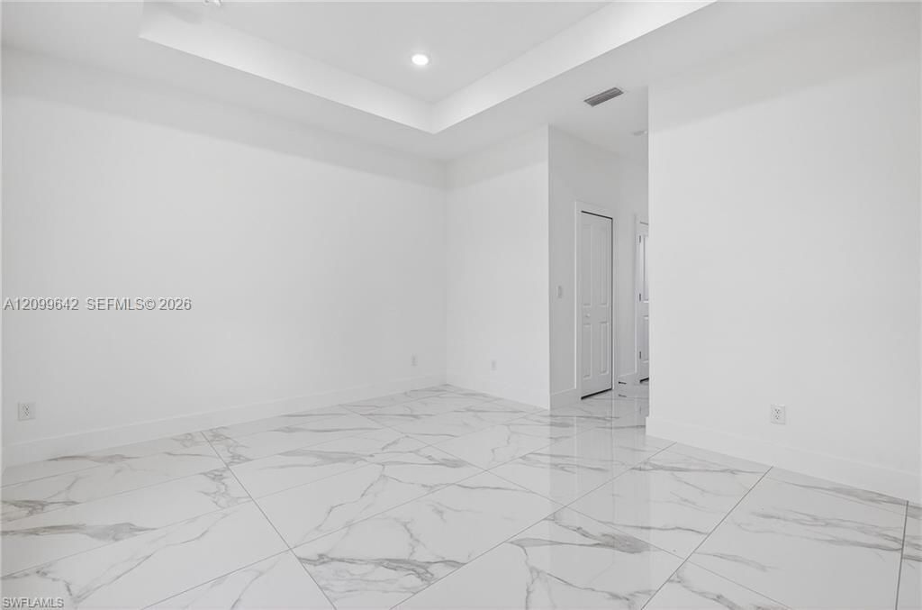 En Venta: $315,000 (4 camas, 2 baños, 1600 Pies cuadrados)