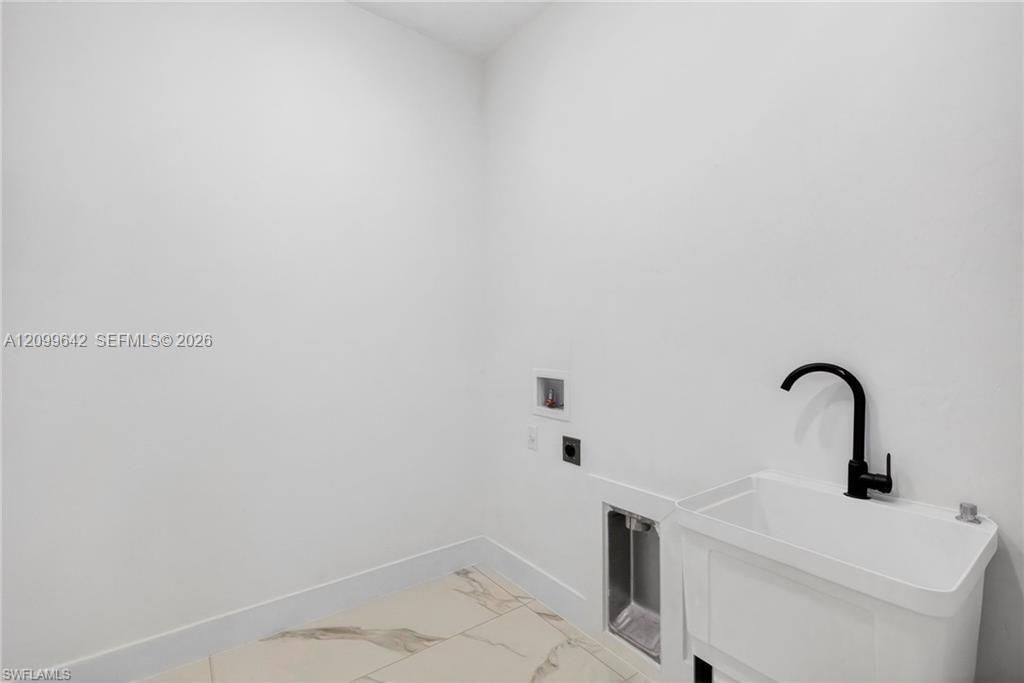 En Venta: $315,000 (4 camas, 2 baños, 1600 Pies cuadrados)