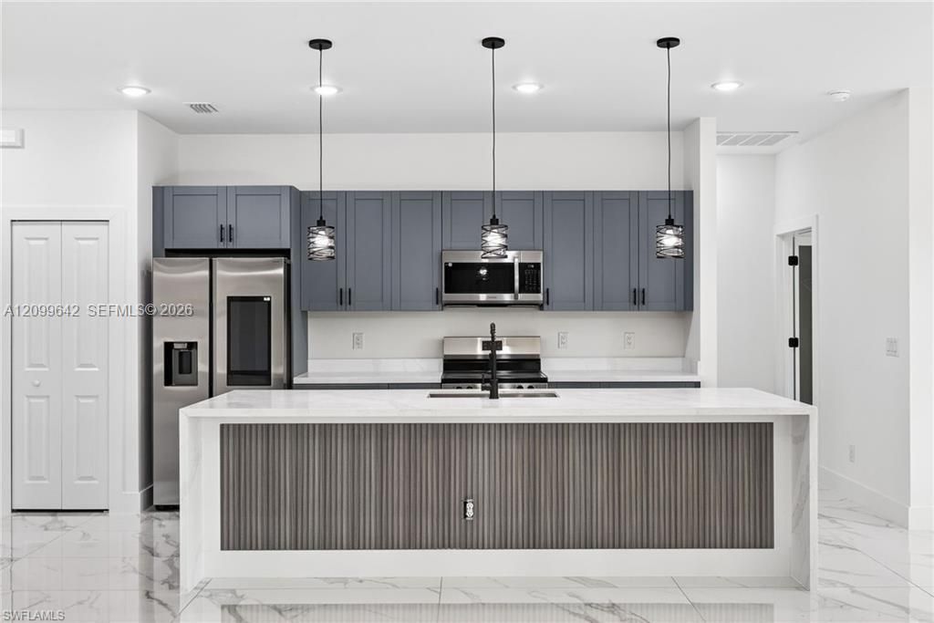 En Venta: $315,000 (4 camas, 2 baños, 1600 Pies cuadrados)
