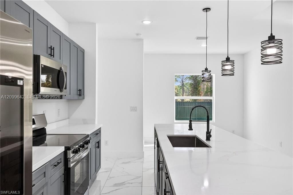 En Venta: $315,000 (4 camas, 2 baños, 1600 Pies cuadrados)