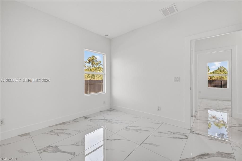 En Venta: $315,000 (4 camas, 2 baños, 1600 Pies cuadrados)