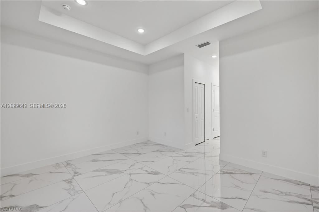 En Venta: $315,000 (4 camas, 2 baños, 1600 Pies cuadrados)