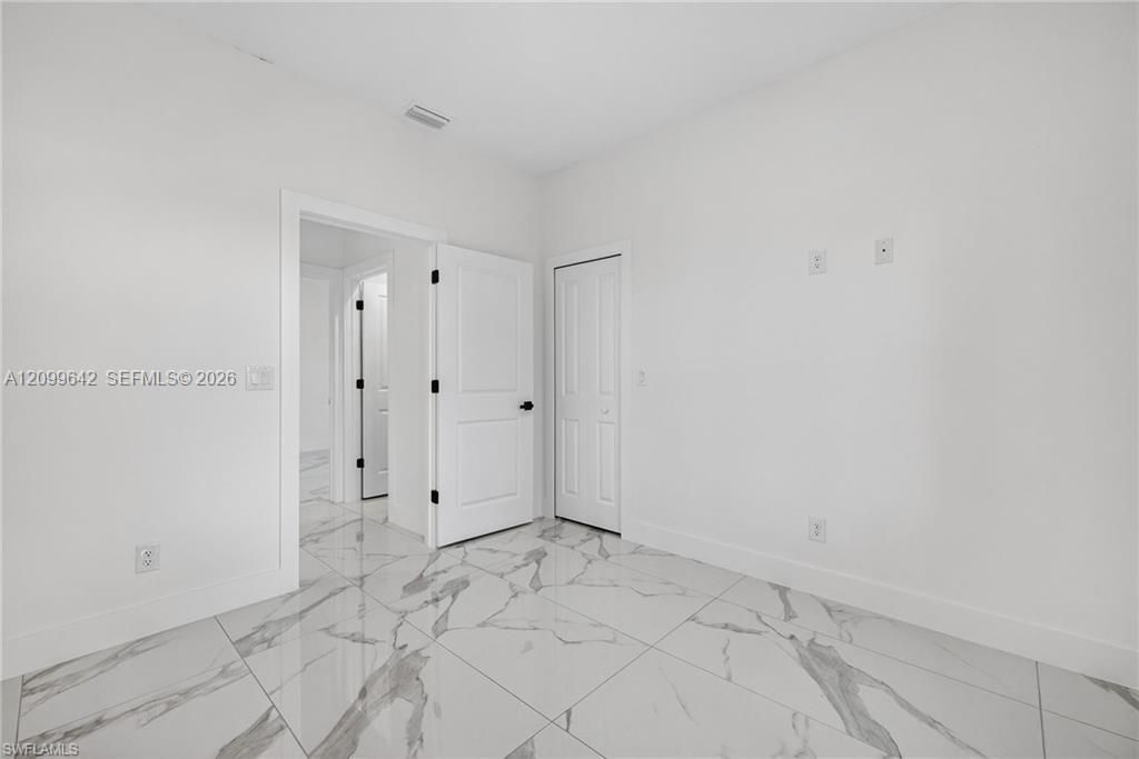 En Venta: $315,000 (4 camas, 2 baños, 1600 Pies cuadrados)