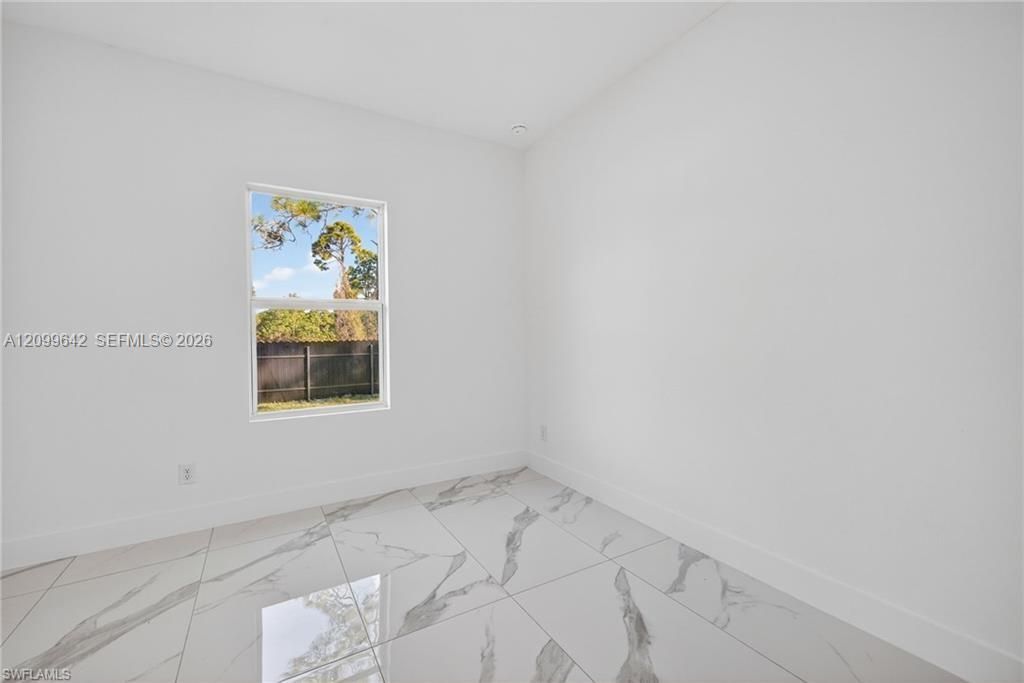 En Venta: $315,000 (4 camas, 2 baños, 1600 Pies cuadrados)
