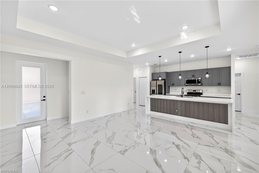 En Venta: $315,000 (4 camas, 2 baños, 1600 Pies cuadrados)