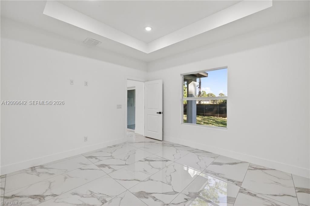 En Venta: $315,000 (4 camas, 2 baños, 1600 Pies cuadrados)