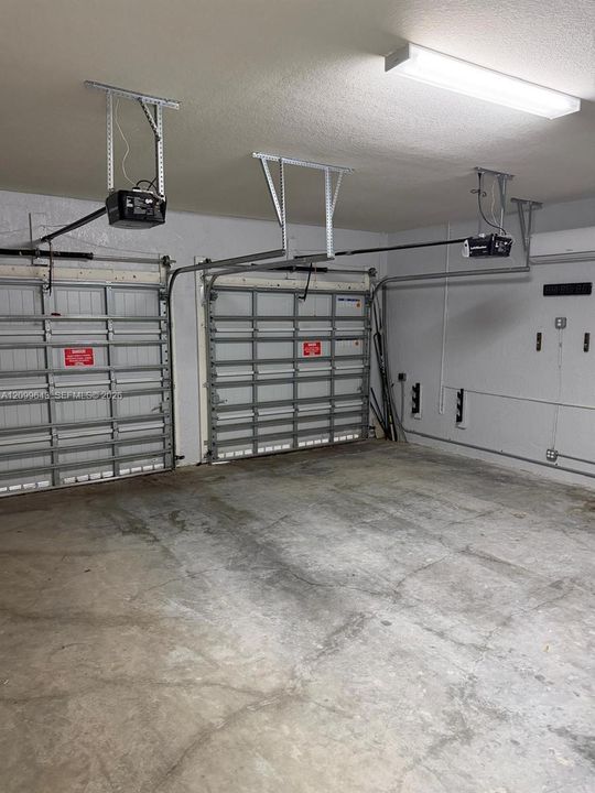 Activo con contrato: $5,000 (4 camas, 2 baños, 2587 Pies cuadrados)