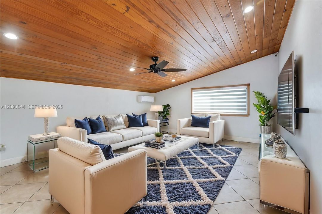 En Venta: $680,000 (4 camas, 2 baños, 1749 Pies cuadrados)