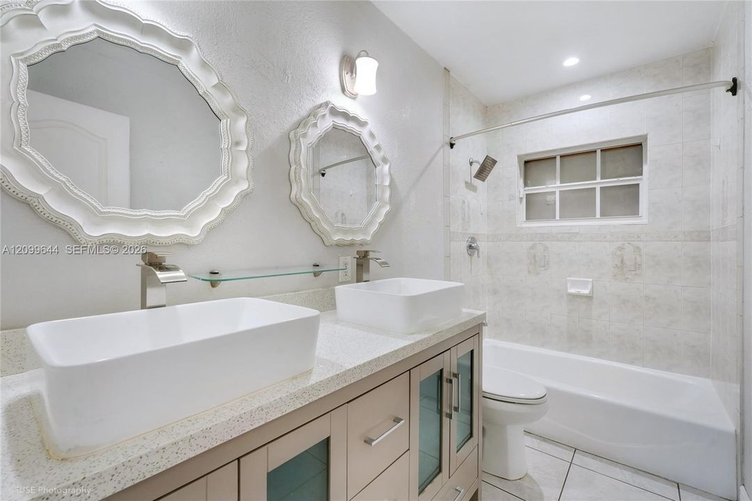 En Venta: $680,000 (4 camas, 2 baños, 1749 Pies cuadrados)