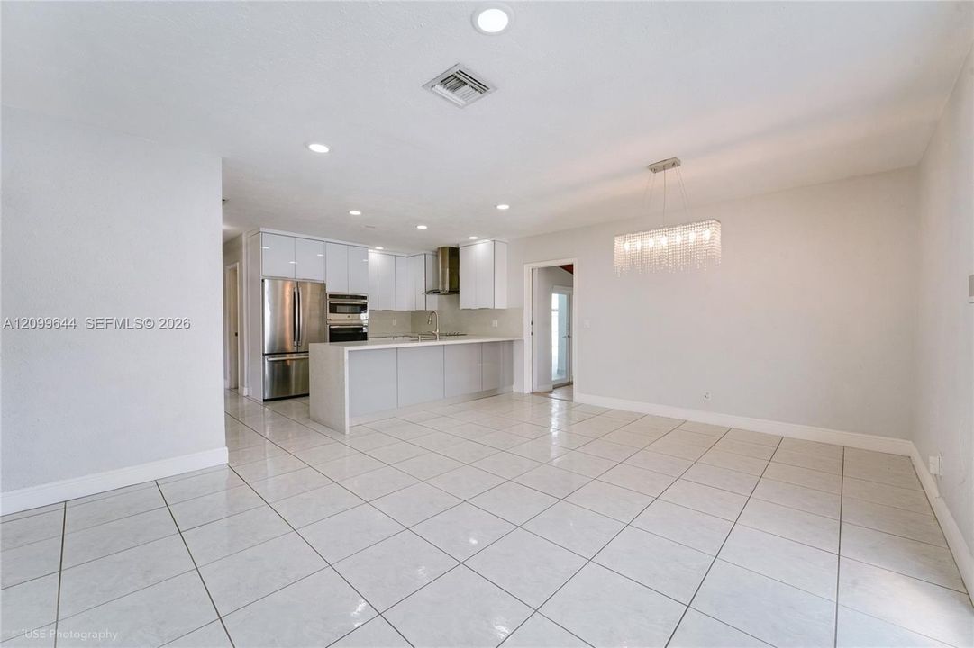 En Venta: $680,000 (4 camas, 2 baños, 1749 Pies cuadrados)