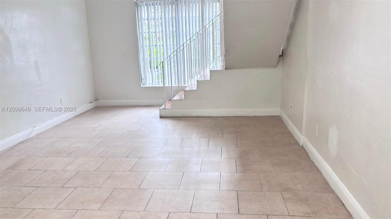 В аренду: $1,850 (1 спален, 1 ванн, 1050 Квадратных фут)
