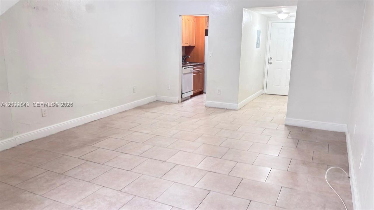 В аренду: $1,850 (1 спален, 1 ванн, 1050 Квадратных фут)