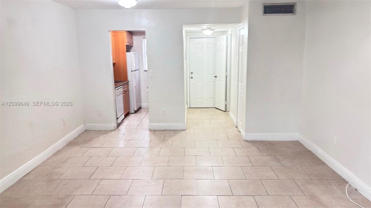 В аренду: $1,850 (1 спален, 1 ванн, 1050 Квадратных фут)