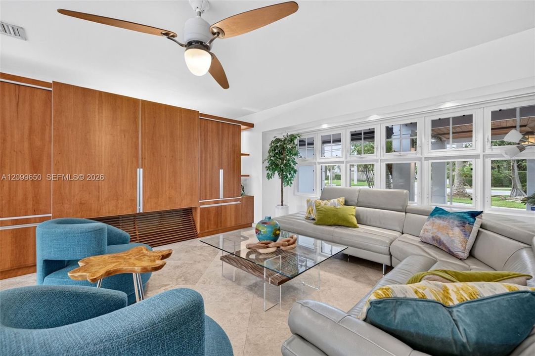 For Rent: $10,000 (5 beds, 3 baths, 2948 Square Feet)