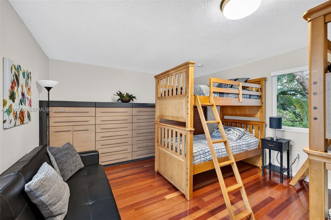 For Rent: $10,000 (5 beds, 3 baths, 2948 Square Feet)