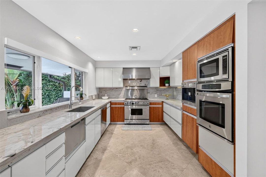 For Rent: $10,000 (5 beds, 3 baths, 2948 Square Feet)