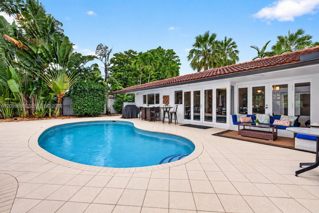 For Rent: $10,000 (5 beds, 3 baths, 2948 Square Feet)