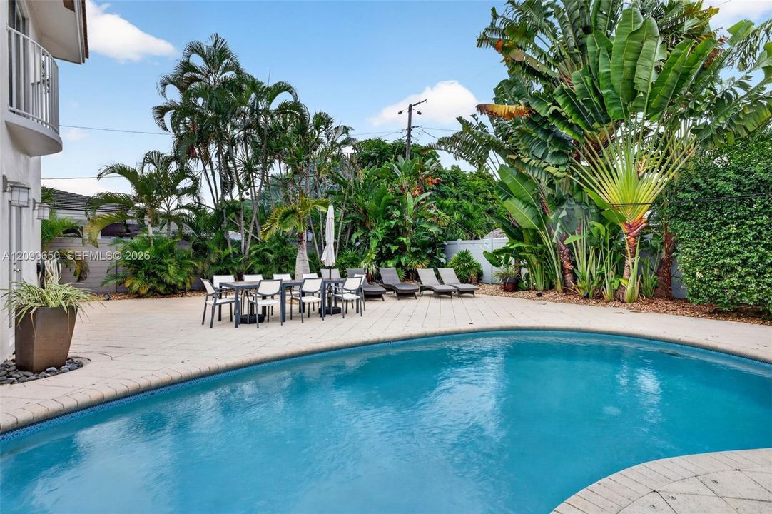 For Rent: $10,000 (5 beds, 3 baths, 2948 Square Feet)