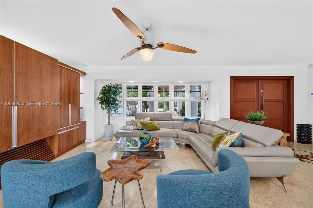For Rent: $10,000 (5 beds, 3 baths, 2948 Square Feet)