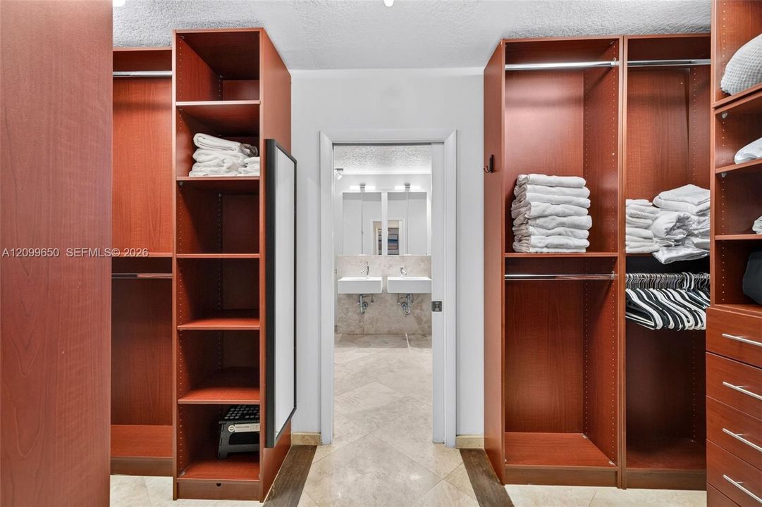 For Rent: $10,000 (5 beds, 3 baths, 2948 Square Feet)
