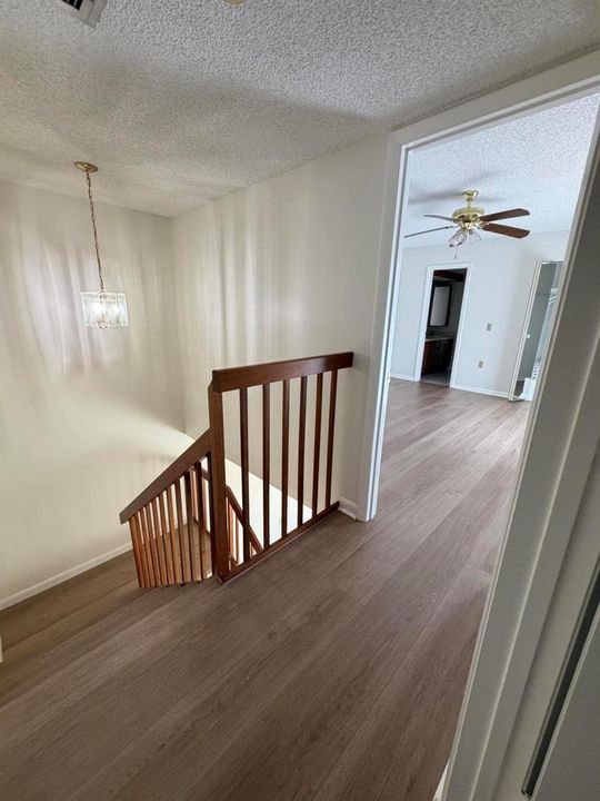 2ND FLOOR LANDING TO PRIMARY