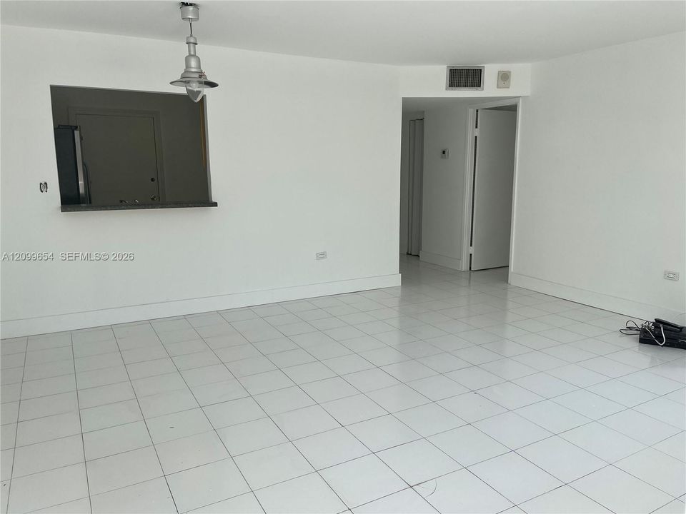 For Rent: $2,500 (1 beds, 2 baths, 912 Square Feet)