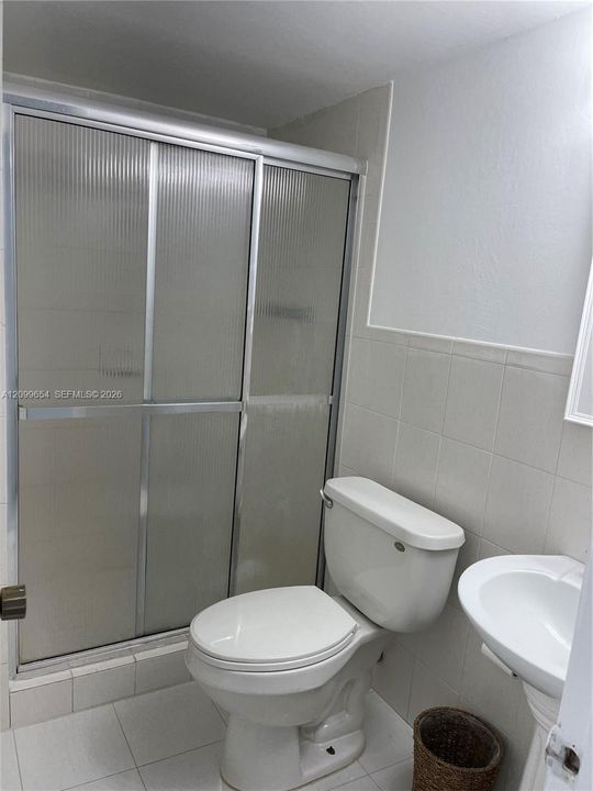 For Rent: $2,500 (1 beds, 2 baths, 912 Square Feet)