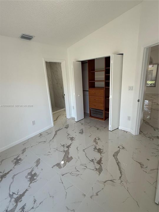 В аренду: $2,500 (2 спален, 2 ванн, 848 Квадратных фут)