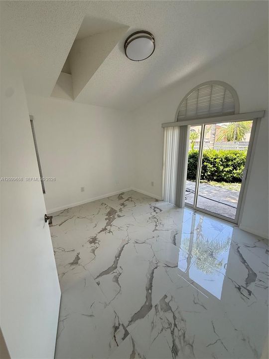 В аренду: $2,500 (2 спален, 2 ванн, 848 Квадратных фут)