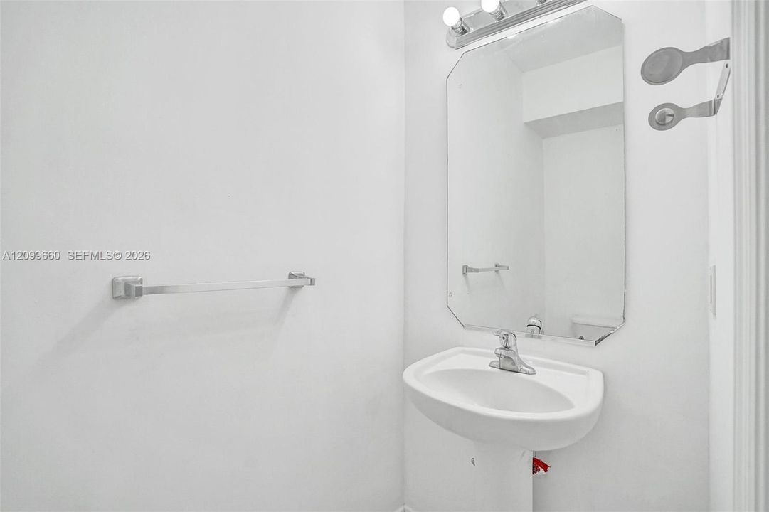 В аренду: $2,050 (2 спален, 2 ванн, 1280 Квадратных фут)
