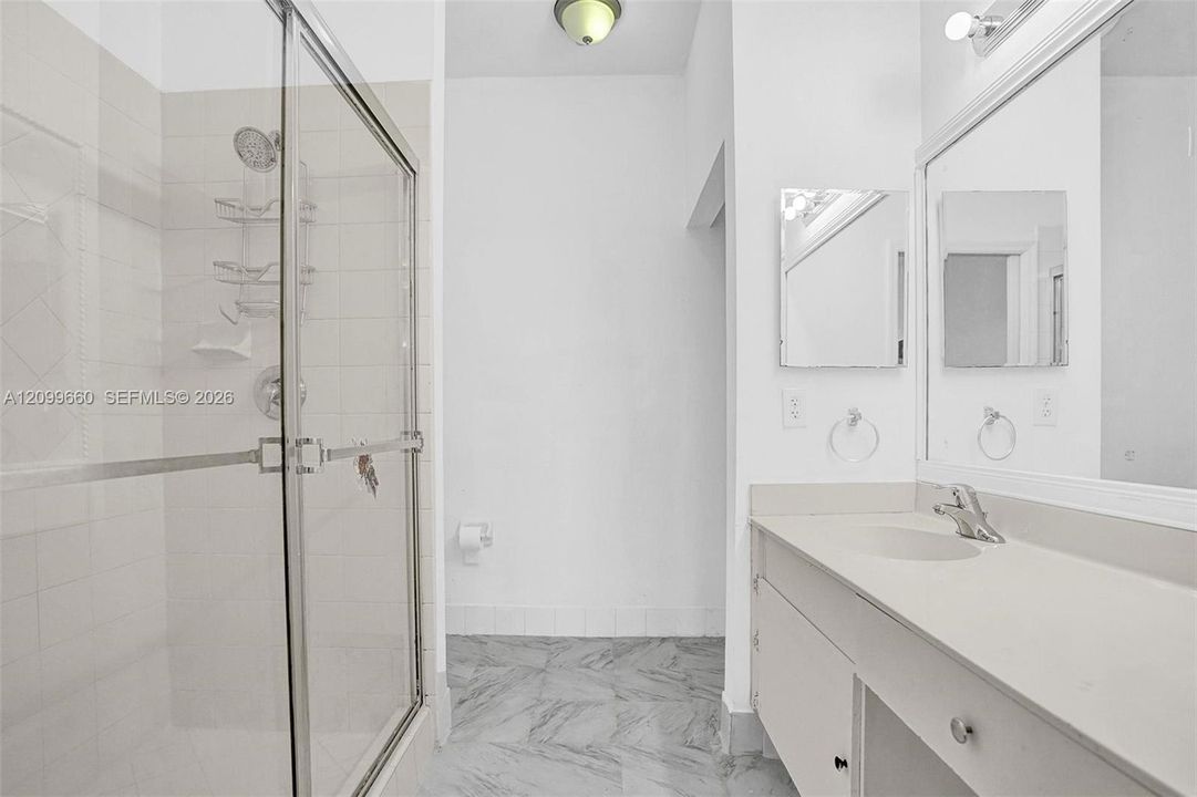 В аренду: $2,050 (2 спален, 2 ванн, 1280 Квадратных фут)