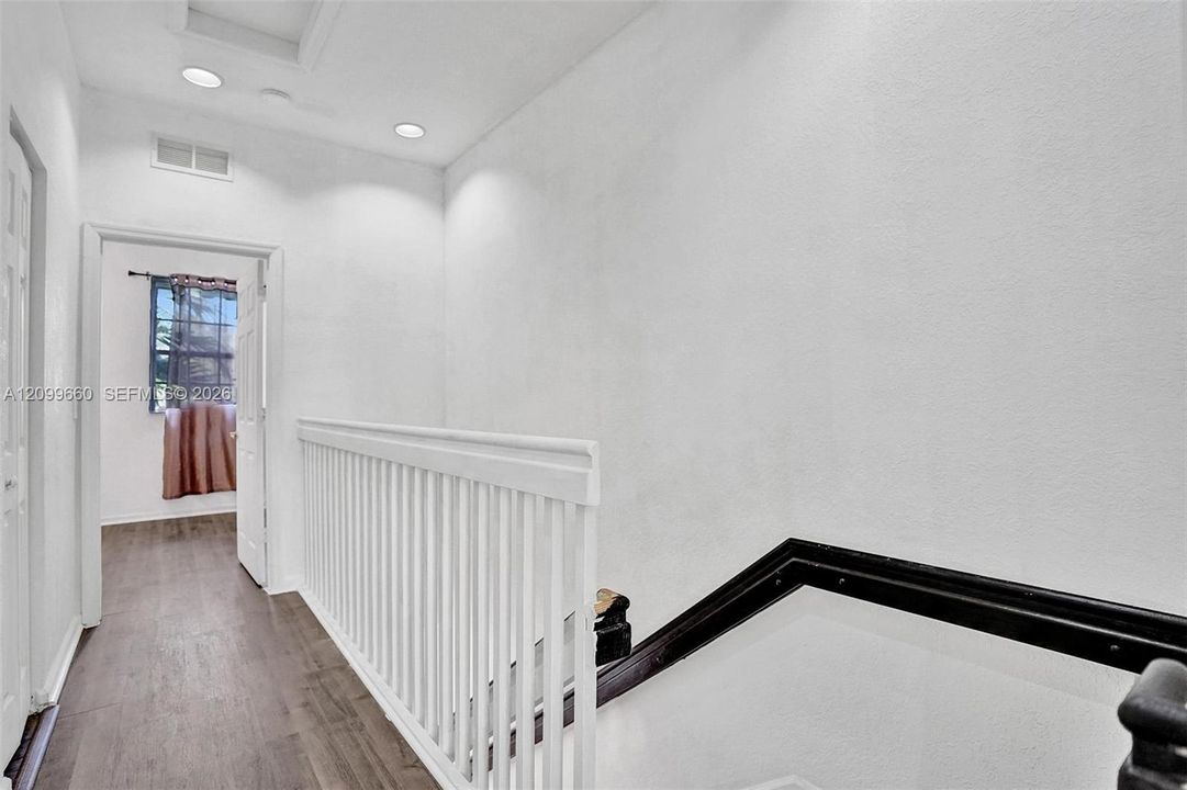 В аренду: $2,050 (2 спален, 2 ванн, 1280 Квадратных фут)