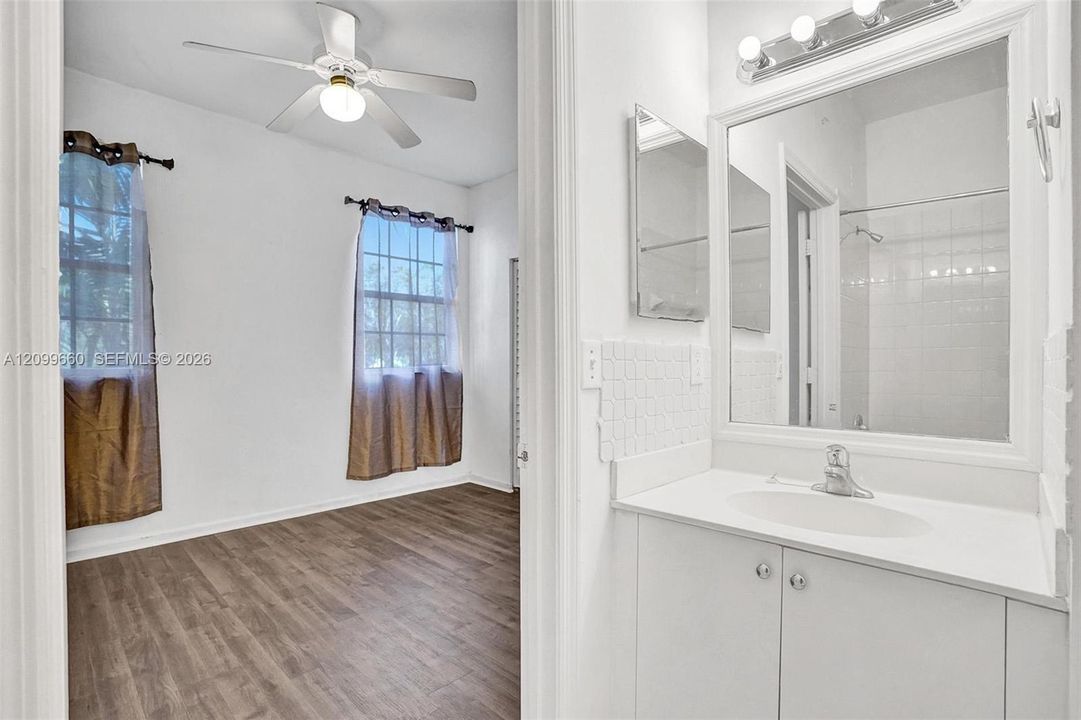 В аренду: $2,050 (2 спален, 2 ванн, 1280 Квадратных фут)