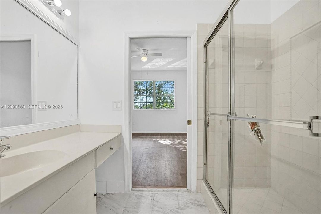 В аренду: $2,050 (2 спален, 2 ванн, 1280 Квадратных фут)