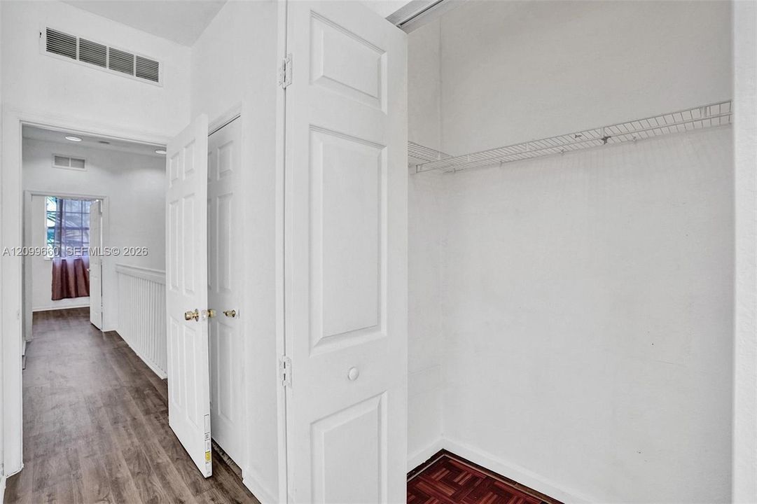 В аренду: $2,050 (2 спален, 2 ванн, 1280 Квадратных фут)