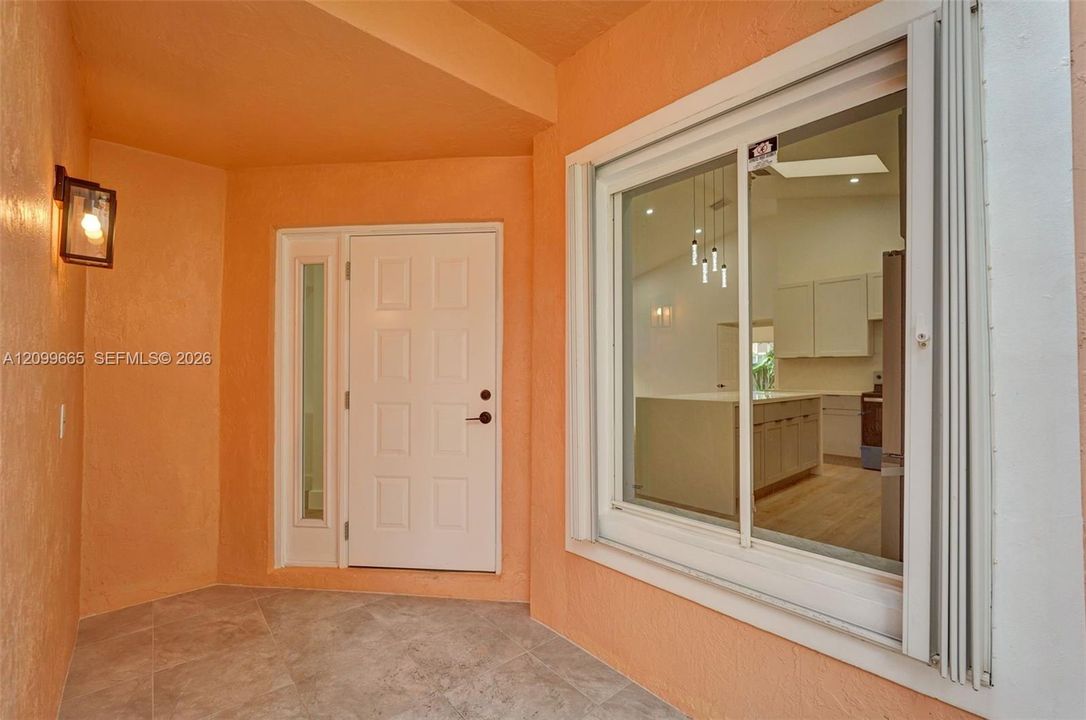 Под контрактом: $649,900 (3 спален, 2 ванн, 1558 Квадратных фут)