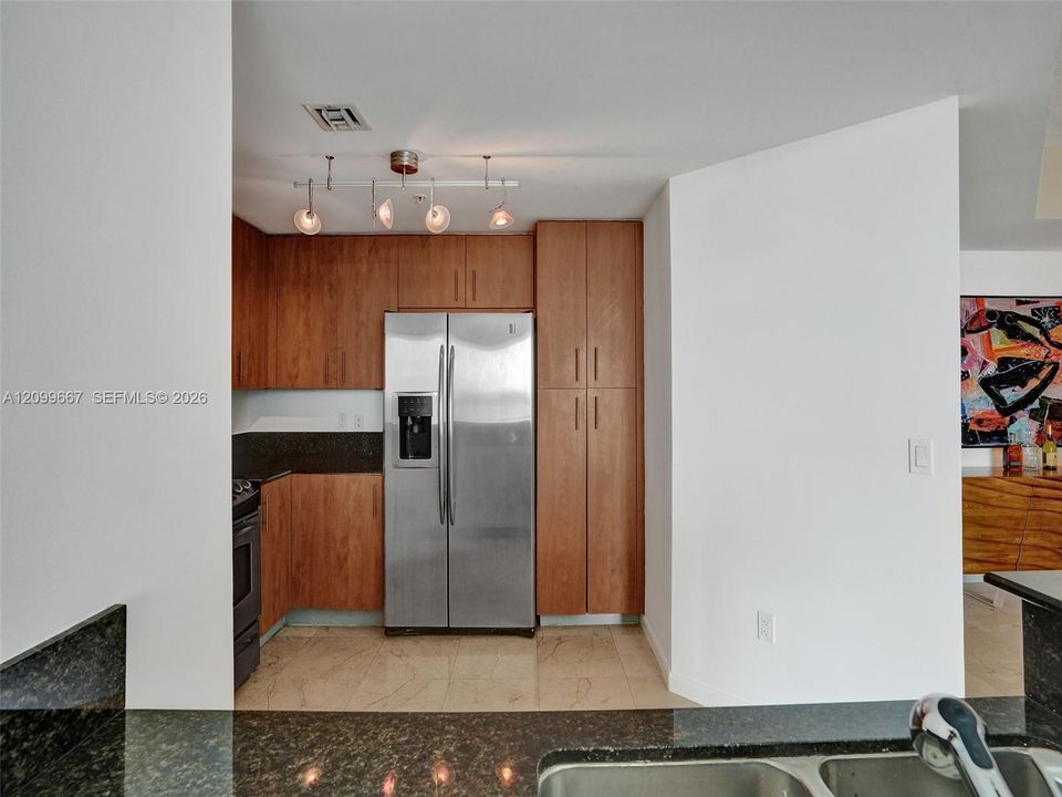 В аренду: $3,300 (2 спален, 2 ванн, 1251 Квадратных фут)