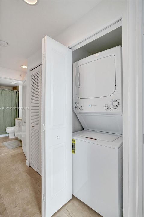 В аренду: $3,300 (2 спален, 2 ванн, 1251 Квадратных фут)