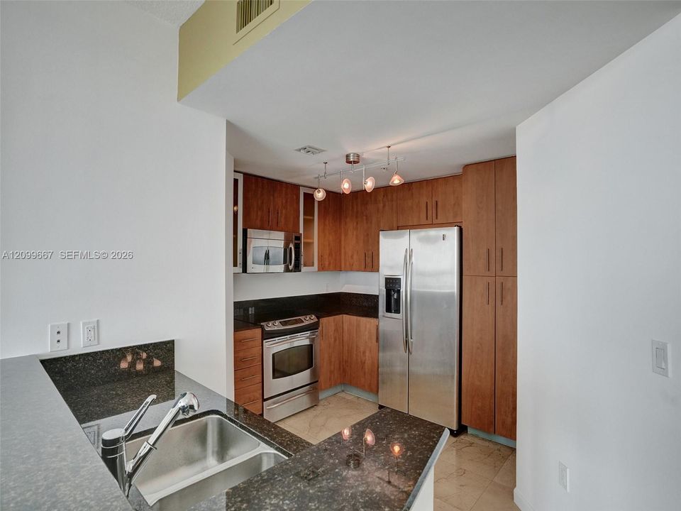 В аренду: $3,300 (2 спален, 2 ванн, 1251 Квадратных фут)