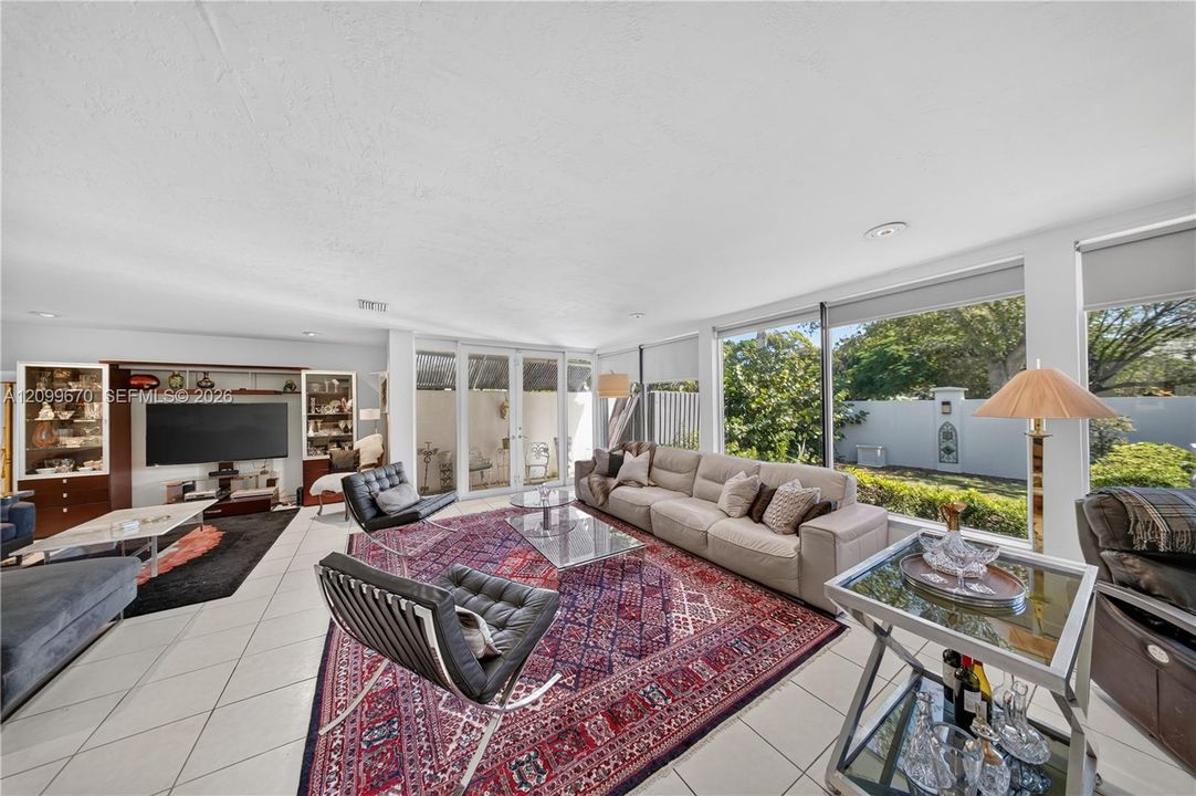 En Venta: $800,000 (4 camas, 2 baños, 2699 Pies cuadrados)
