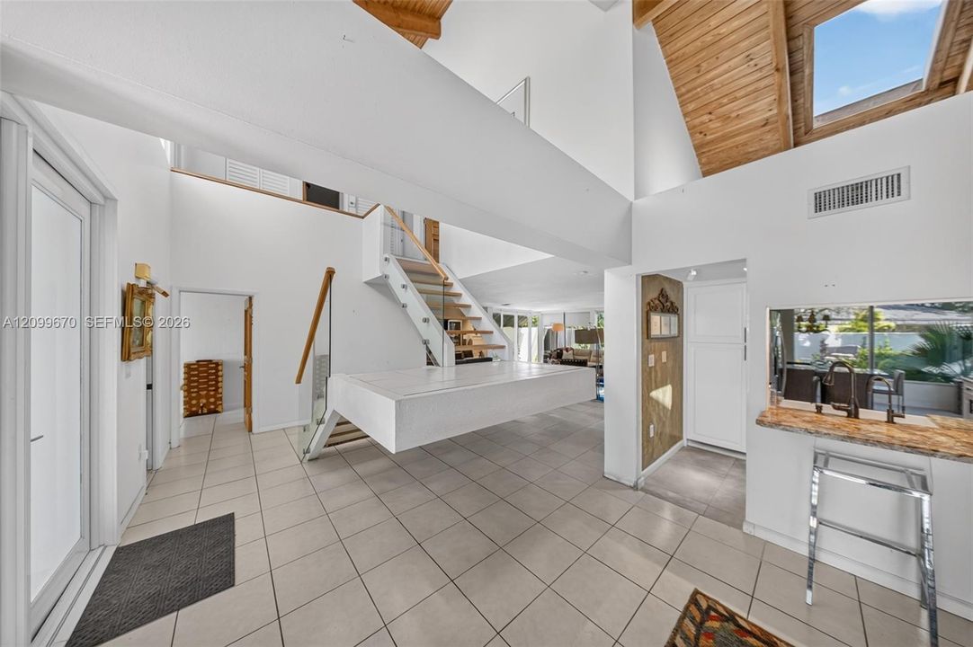 En Venta: $800,000 (4 camas, 2 baños, 2699 Pies cuadrados)