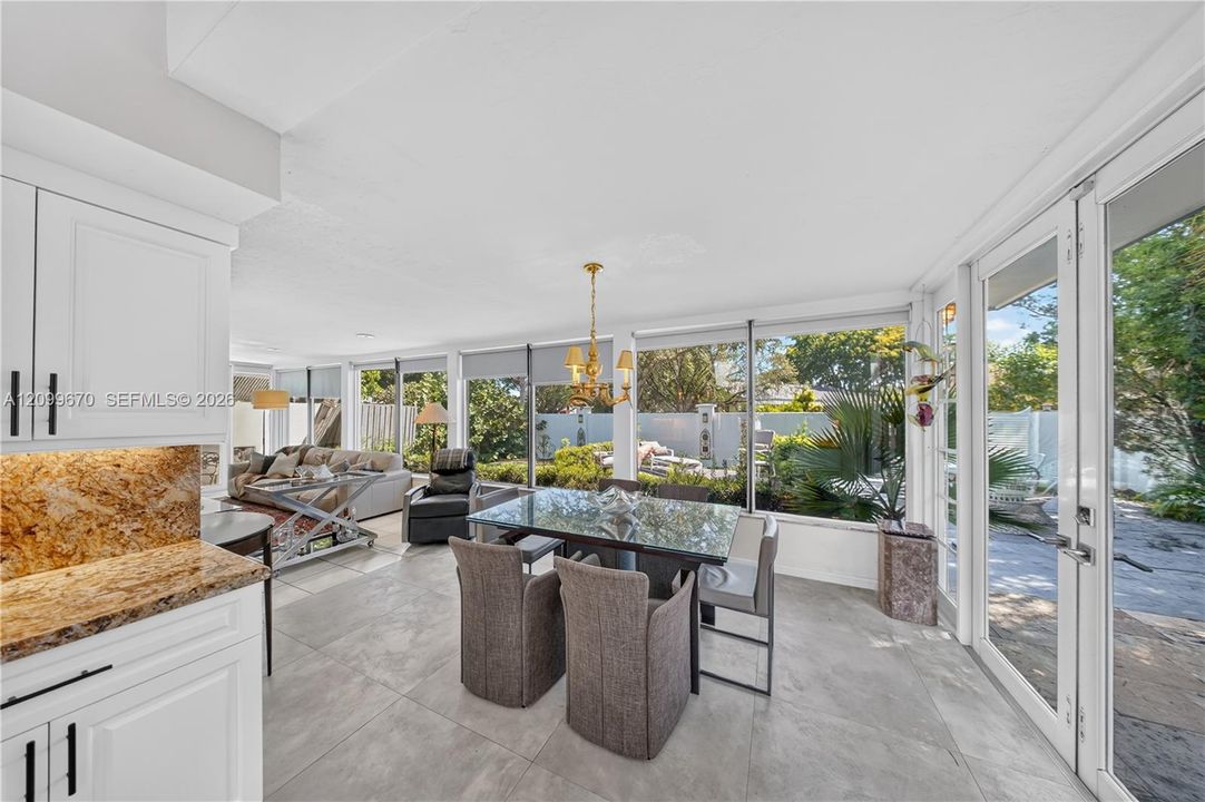 En Venta: $800,000 (4 camas, 2 baños, 2699 Pies cuadrados)