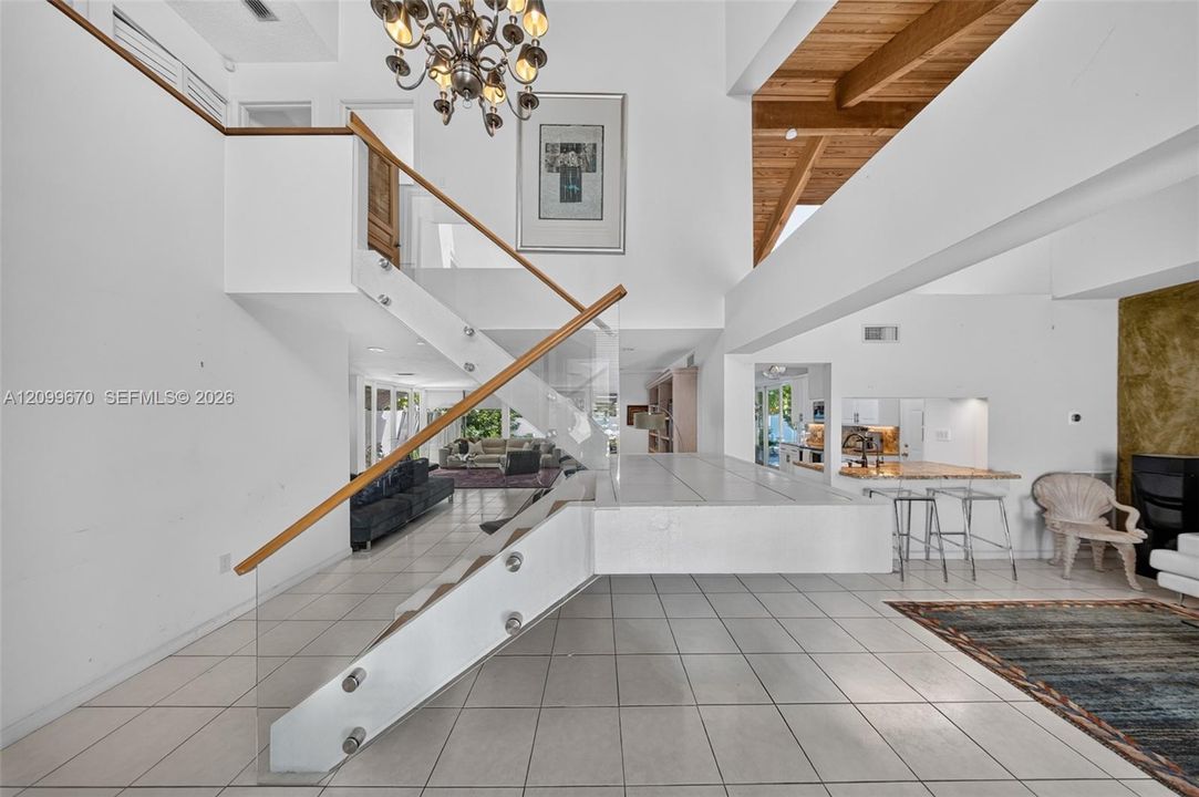 En Venta: $800,000 (4 camas, 2 baños, 2699 Pies cuadrados)