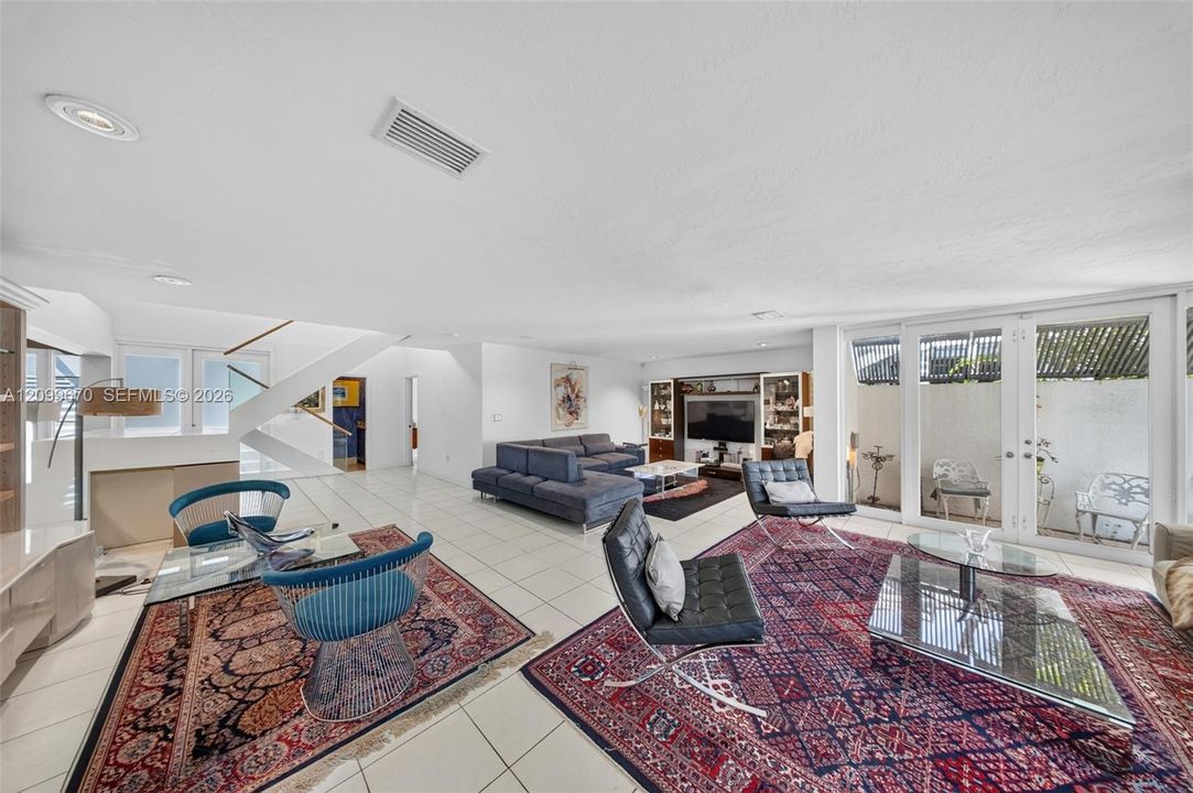 En Venta: $800,000 (4 camas, 2 baños, 2699 Pies cuadrados)