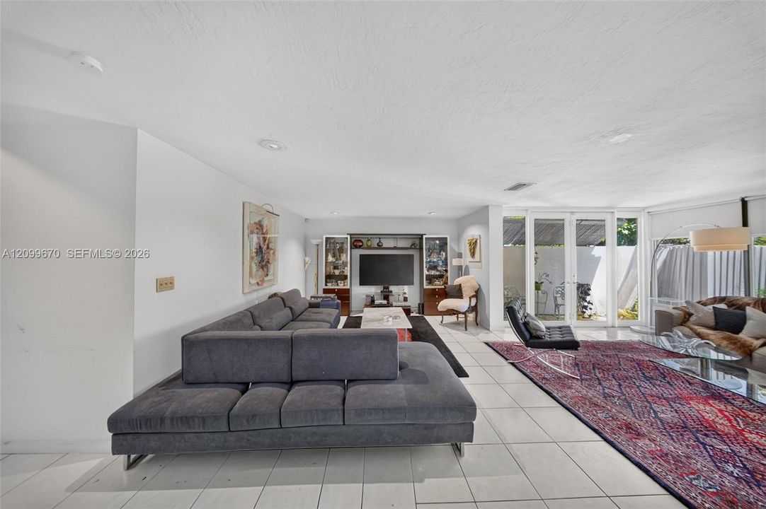 2nd living entertaining area